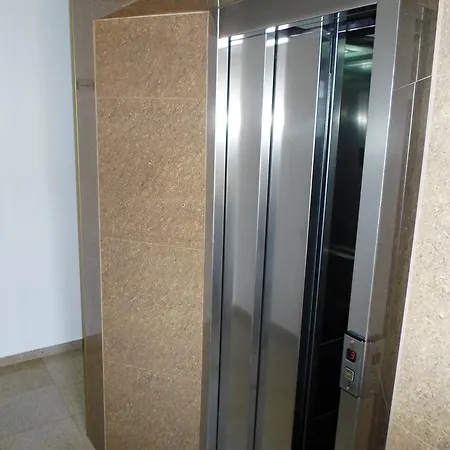Central In Luxury Building 아파트 *
